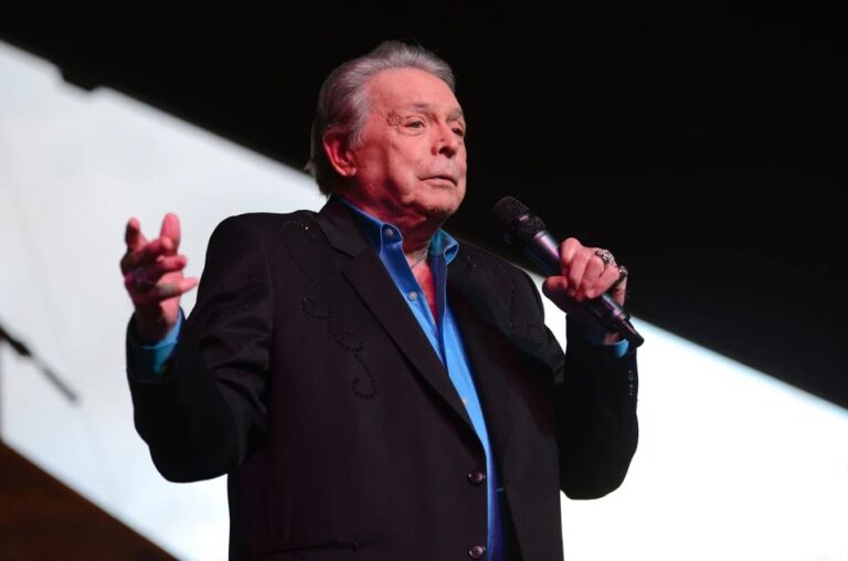 Country Singer Mickey Gilley Dies At Age 86,Whose Club Inspired ‘Urban Cowboy,